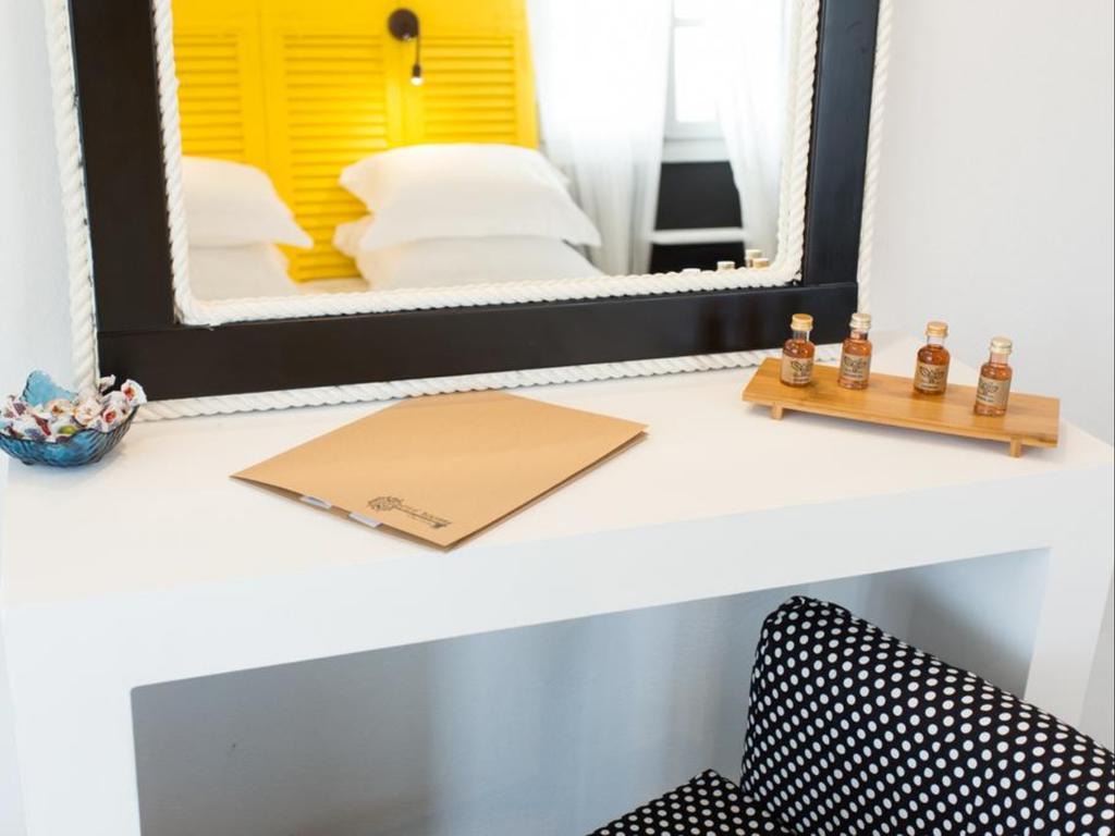 Evi Rooms Alikí Rum bild